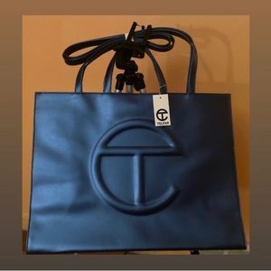 💨 AUTHENTIC 😎 Telfar
Medium Cobalt Shopping 💼🥰 BRAND NEW 💨 FREE 🦮FREE 🏡